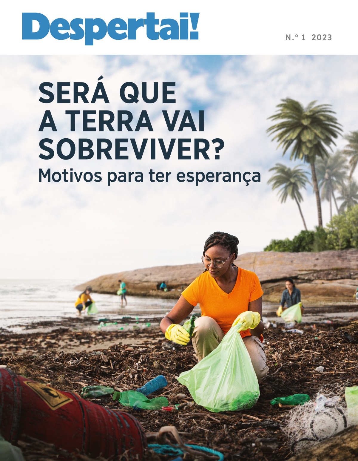 Um grupo de pessoas recolhendo lixo em uma praia.