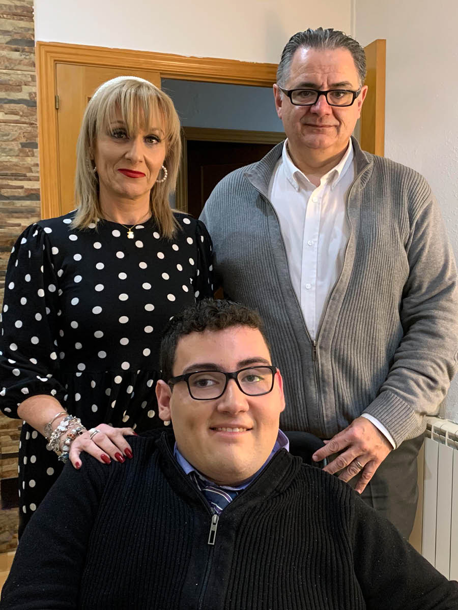 Isabel, com seu marido e seu filho.