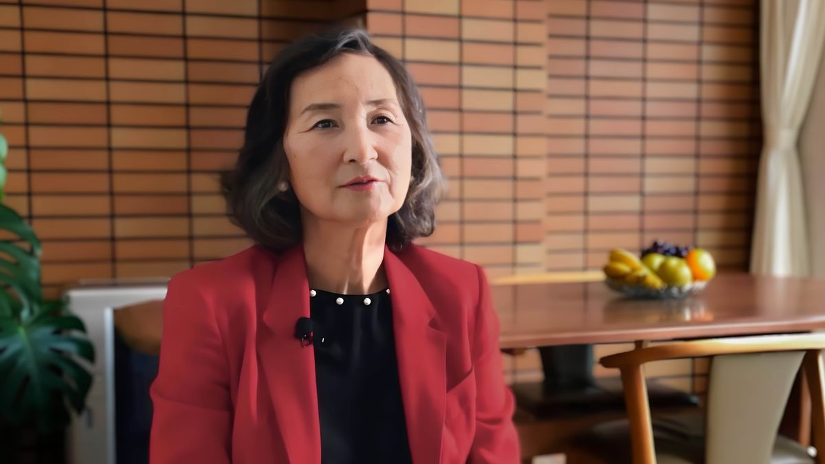 “Diosman yaracushpanmi ali caycan: Majan Diosta mana sirviptinpis”, nej videupa fotuncuna. Hermana Hideko Sasaki.
