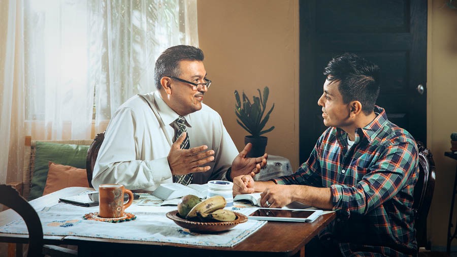 Jun qachalal tajin kuya etaʼmanik re ri Biblia che jun achi cho rachoch.