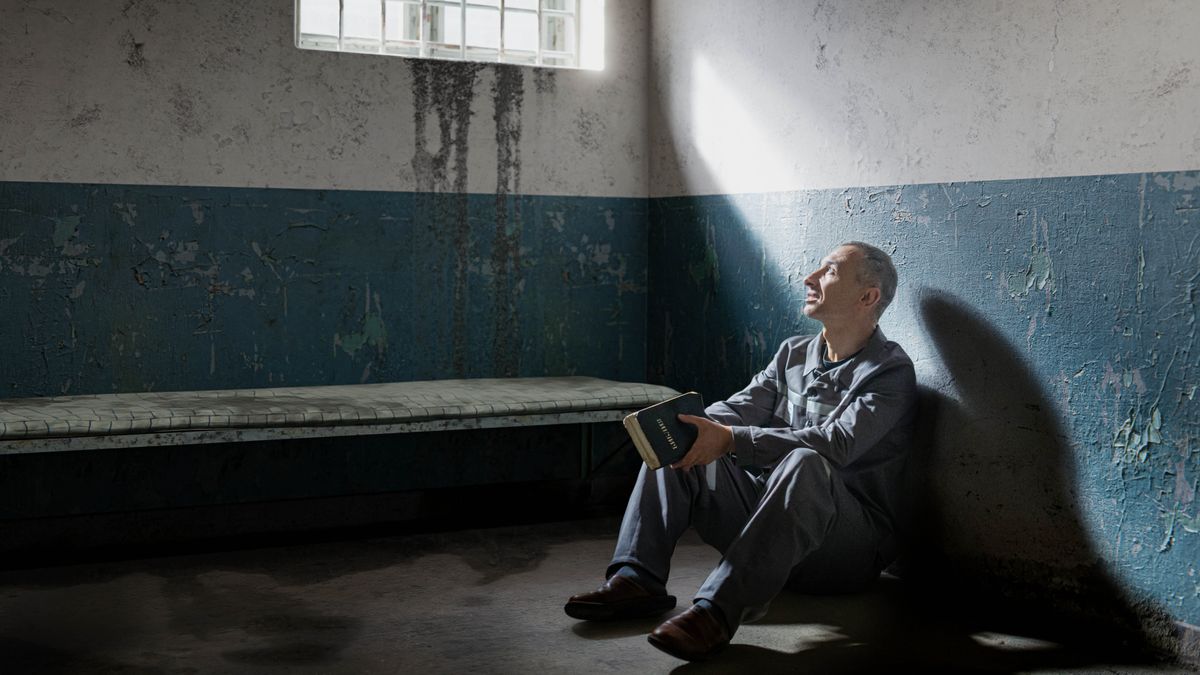 Carcelchö këkaq wawqim Biblian aptashqa këkan y ventänaman rikarëkan.