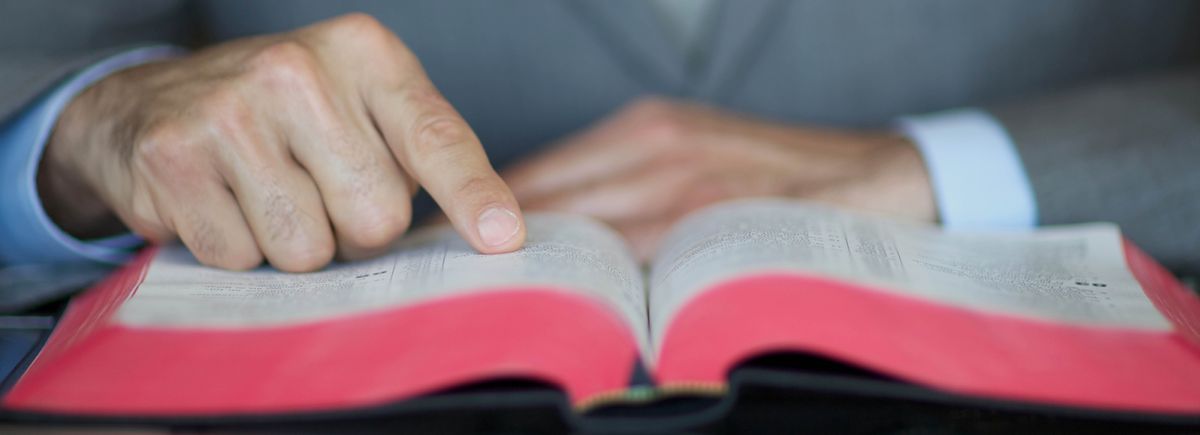 Shuj runaca Bibliata liyishpa catingapajca paipaj dedohuanmi señalacun.