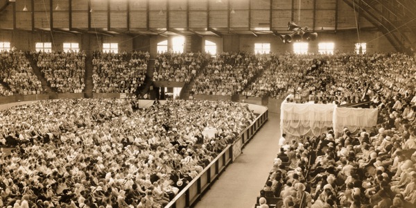 1931 watapi apakuq asambleapim, Biblia Estudiaqkunaqa Jehova Diospa testigonkuna niq sutiwan reqsichikuyta qallaykurqaku