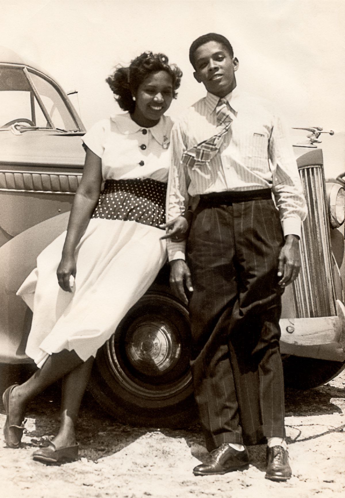 Ko Oris e Woodworth Mills to raua mapu anga