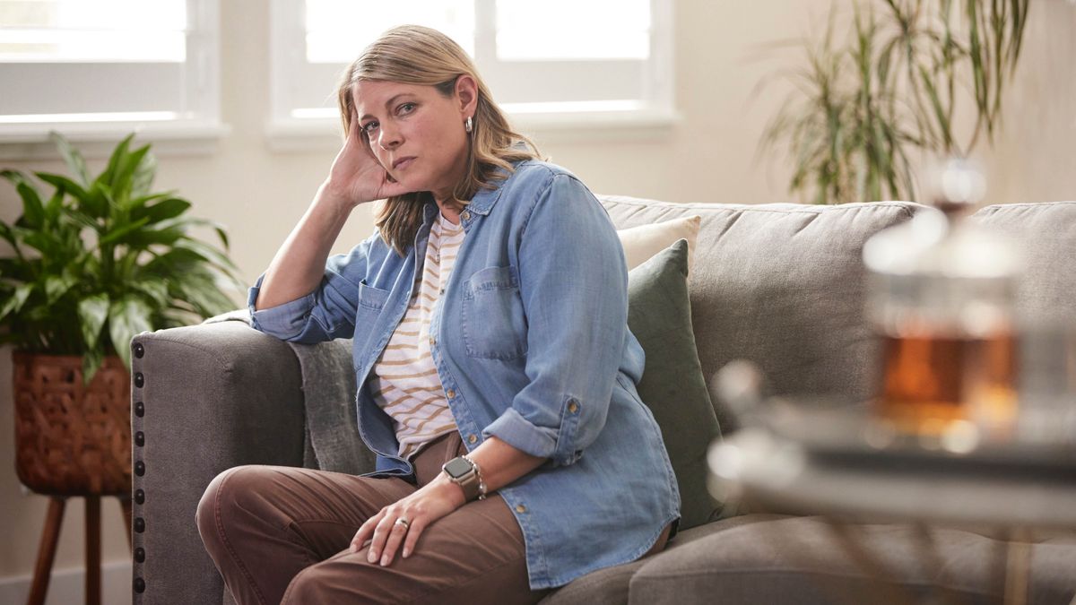 Te akamanako ra te tuaine i te kainga iaia e akara ra i te moina kava.