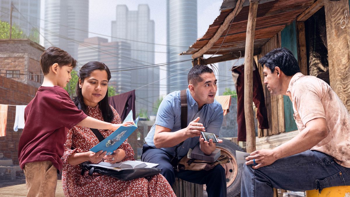 In mésié èk son ti garson i abit dan in ti boukan jus koté bann gran limèb pou bann rich, in frèr èk son madam pou prèch ansanm zot.