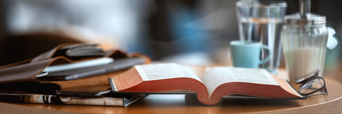 O Biblie deschisă.