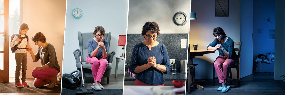 Conjunto de imagens: Uma irmã orando em diferentes horários durante o dia. 1. Com sua filhinha, antes de ela ir para a escola. 2. Ao limpar a casa, ela faz uma pausa para orar. 3. No meio da tarde. 4. Depois de ter colocado sua filhinha para dormir.