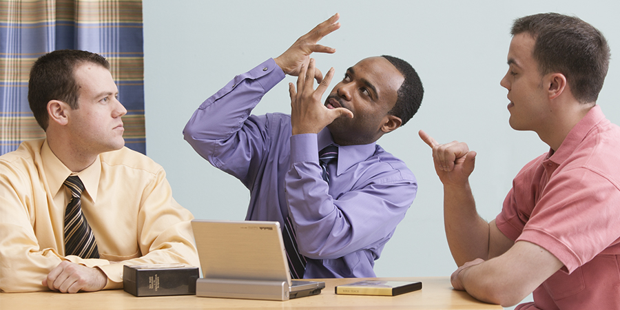 ယေဟောဝါသက်သေနှစ်ယောက်နဲ့ ကျမ်းစာလေ့လာနေသူ