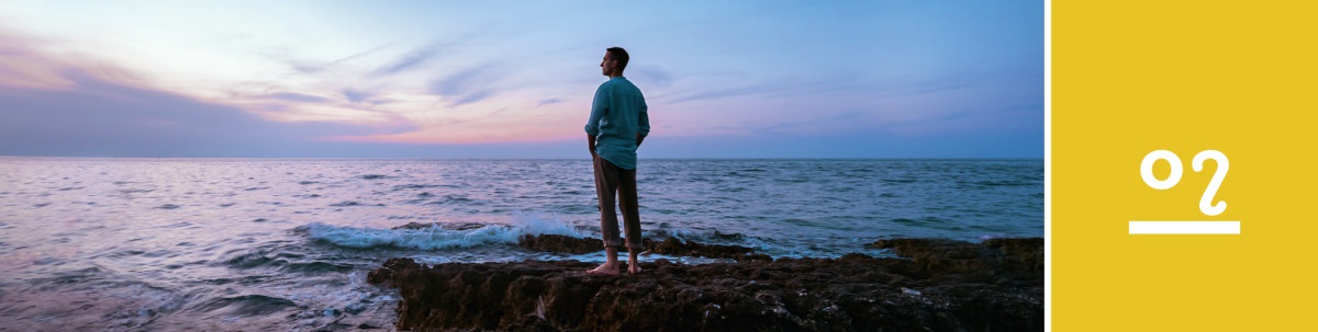 သင်ခန်းစာ ၇။ ကျောက်ပေါတဲ့ကမ်းခြေမှာ ရပ်ပြီး ဆည်းဆာအလှကို ကြည့်နေသူ။