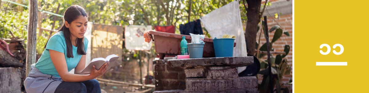 သင်ခန်းစာ ၁၁။ အမျိုးသမီးတစ်ဦး အိမ်အလုပ် ခဏနားချိန် ကျမ်းစာ ဖတ်နေစဉ်။