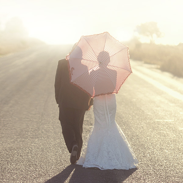 Mladomanželia vo svadobný deň