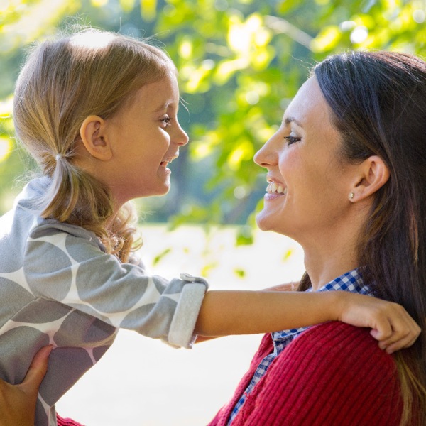 Mama s dcérkou sa smejú