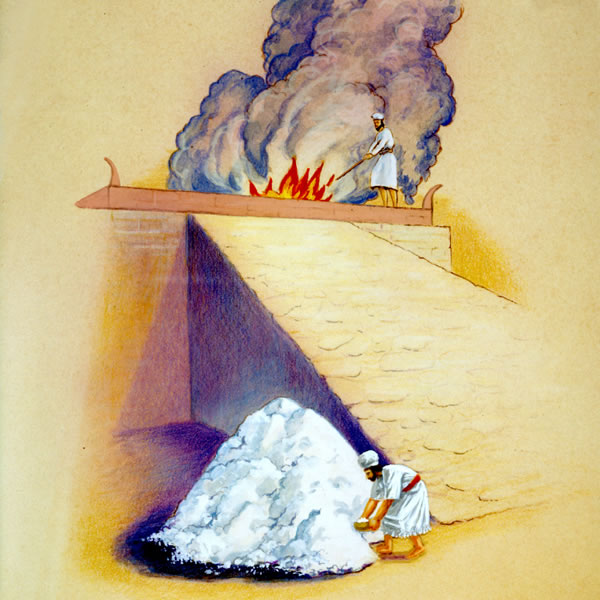 Veľká kopa soli pri oltári v Božom chráme