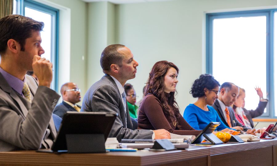 Mladí bratia a sestry v jednej z teokratických škôl