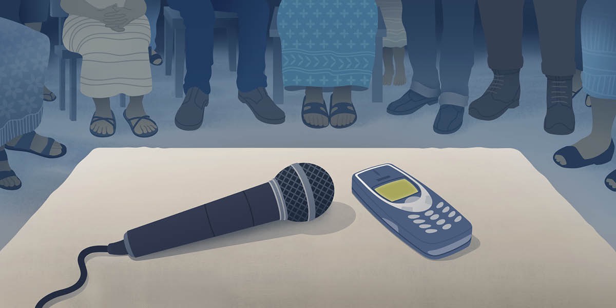 O ni tagata o loo faapotopoto faatasi e suʻesuʻe le Tusi Paia i le telefoni. O loo tuu se mea faaleoteleleo i tafatafa o le telefoni ina ia lagona ai e tagata uma le suʻesuʻega.