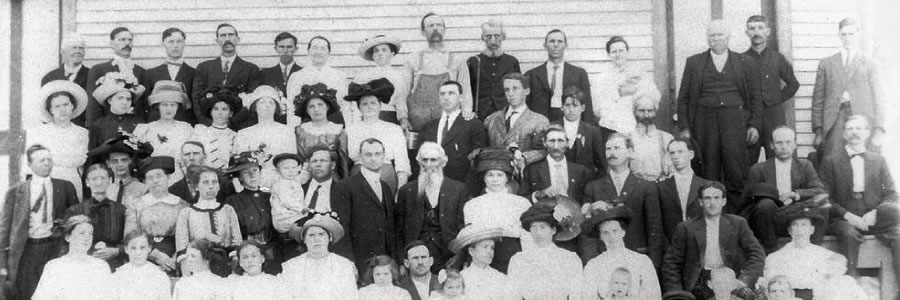 Se faapotopotoga o Tagata Aʻoga o le Tusi Paia i luma o le maota o le Malamalama Fou i le vaitausaga o le 1890
