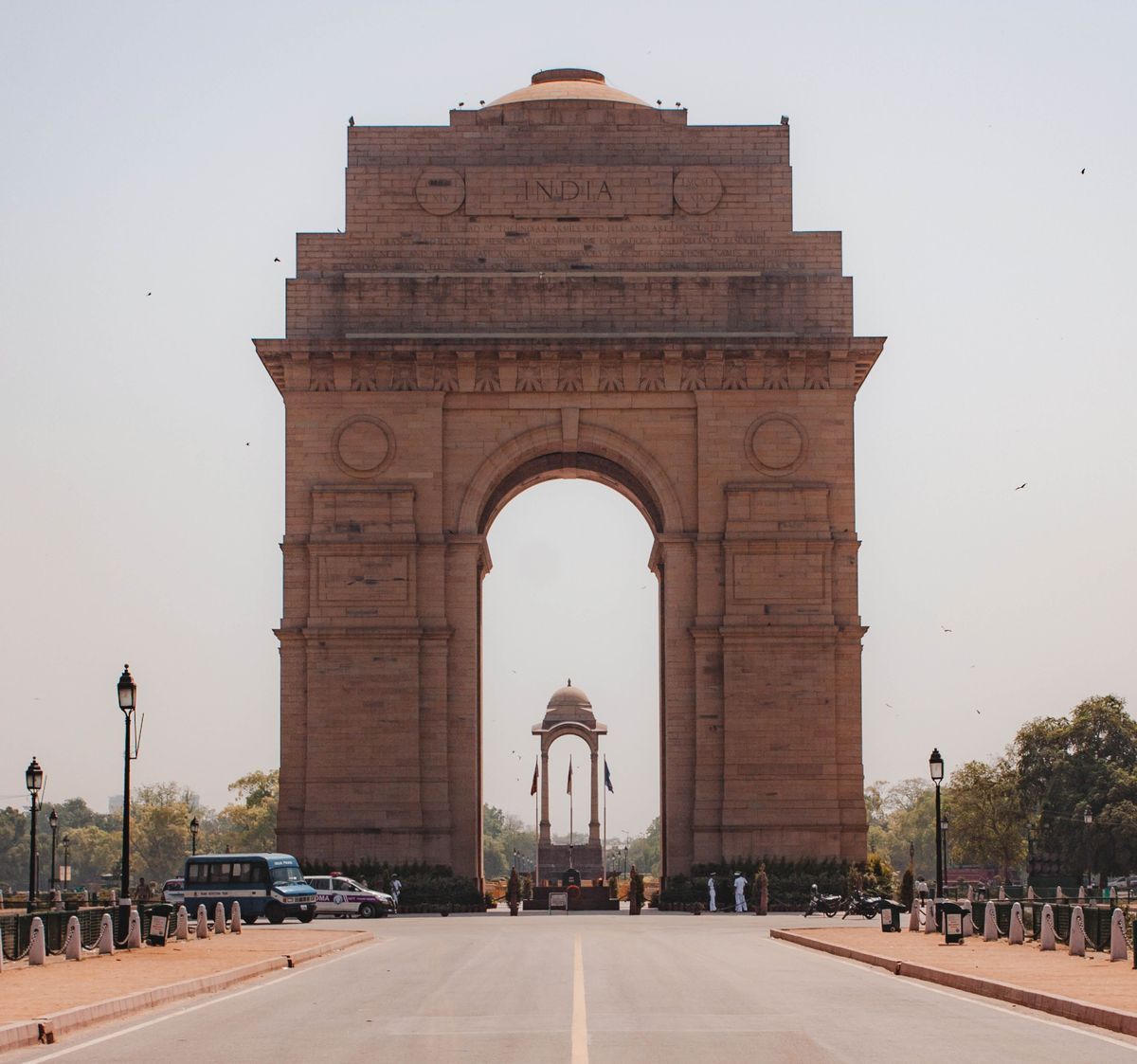 Pikicha iri kuratidza kuchena kwakaita mhepo muNew Delhi, India panguva yeCOVID-19.