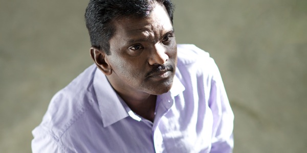 Murume akatarisa kudenga