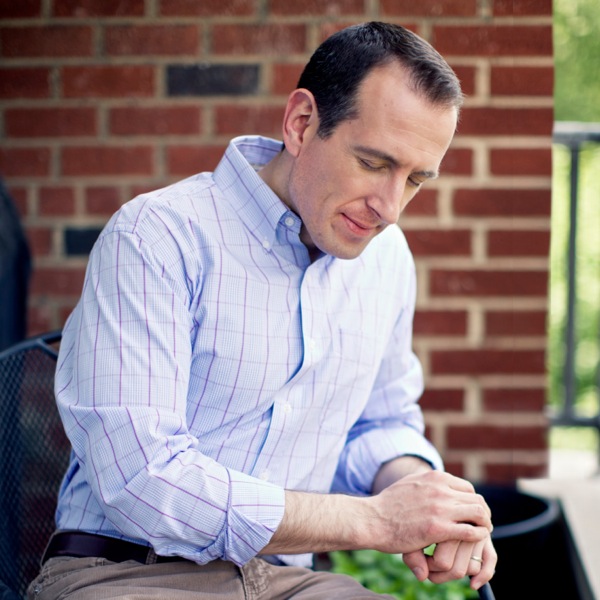 Murume ari kunyengetera