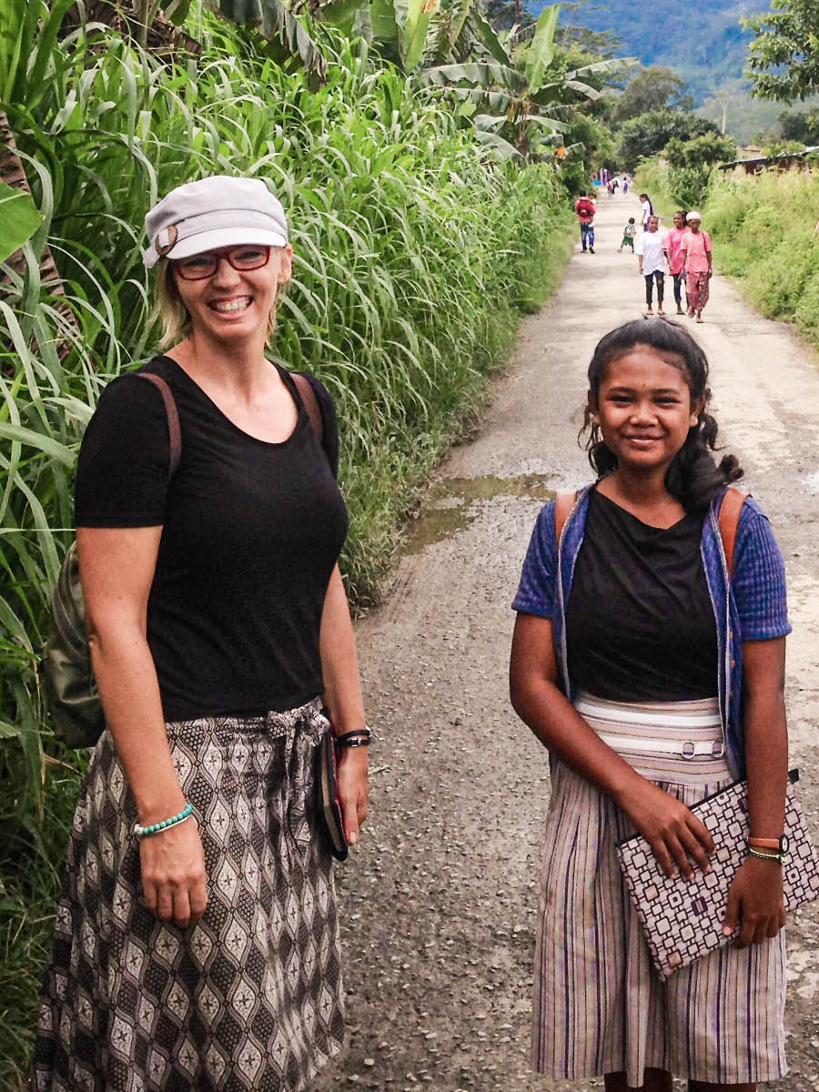 Vanessa ta peleiki makandi ku wan njönku sisa u Timor.
