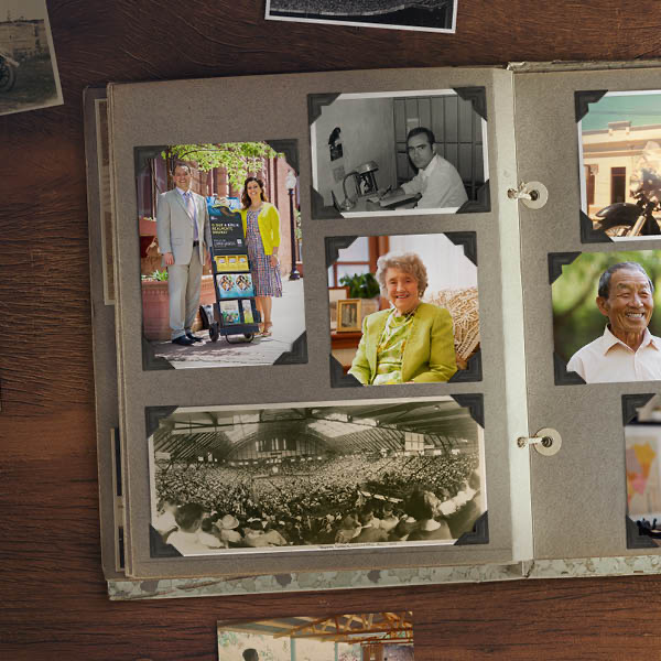 Minnessaker och ett fotoalbum med gamla och nya bilder som visar Jehovas vittnen i olika former av helig tjänst.