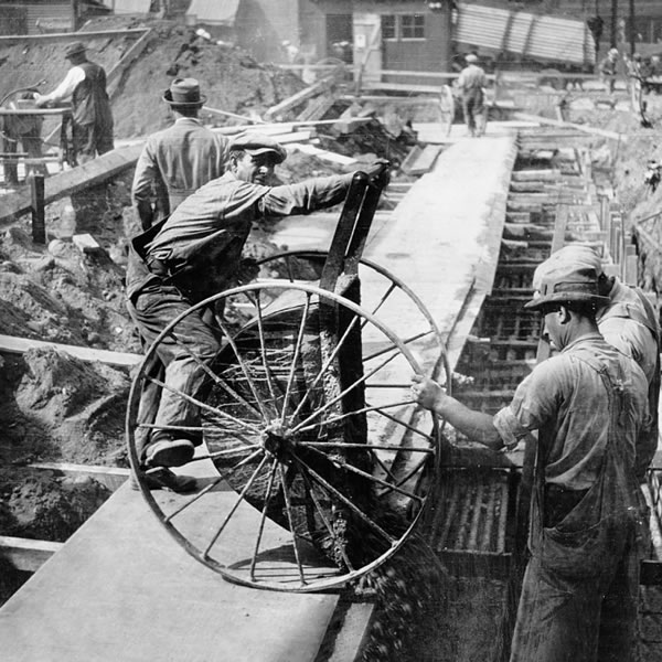 Wanaume wakijenja kiwanda cha Brooklyn mwaka wa 1927