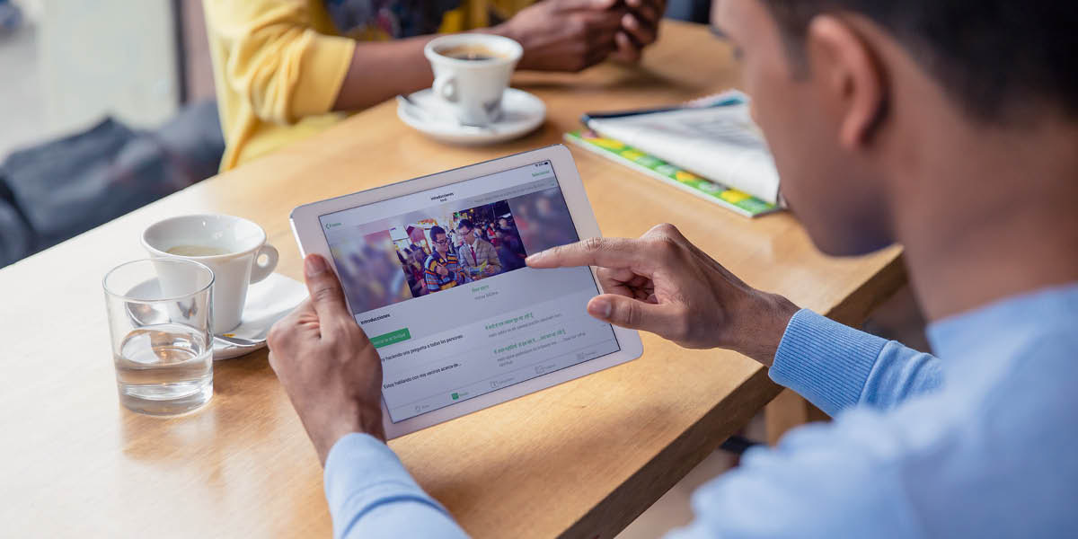 Mbáa ndxájulú najmuu aplicación JW Language náa tablet ndrígóo.