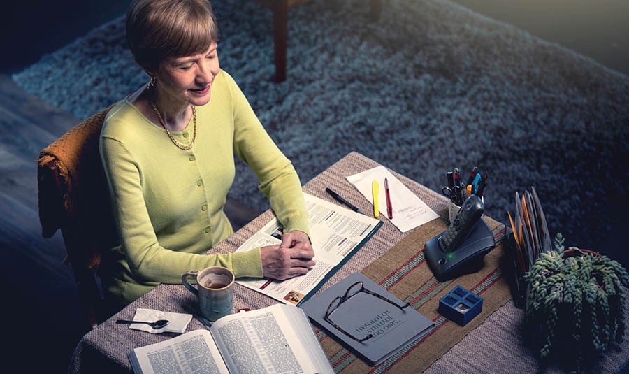 Mbáa ndxájulú a̱ʼgu̱ nakruígú edxu̱u̱ mu maʼtájkáan, índo̱ nawámbá reunión rí xtaa raʼyoo náa celular