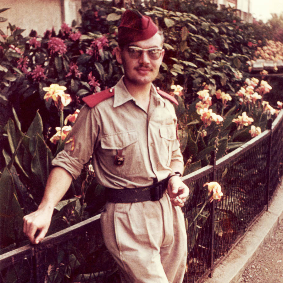 Louis kagíʼ xtíñún soldado.