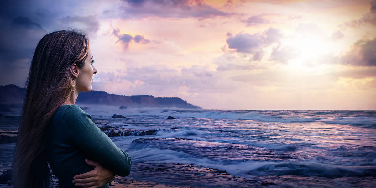 Feto ida hateke ba tasi ho esperansa.