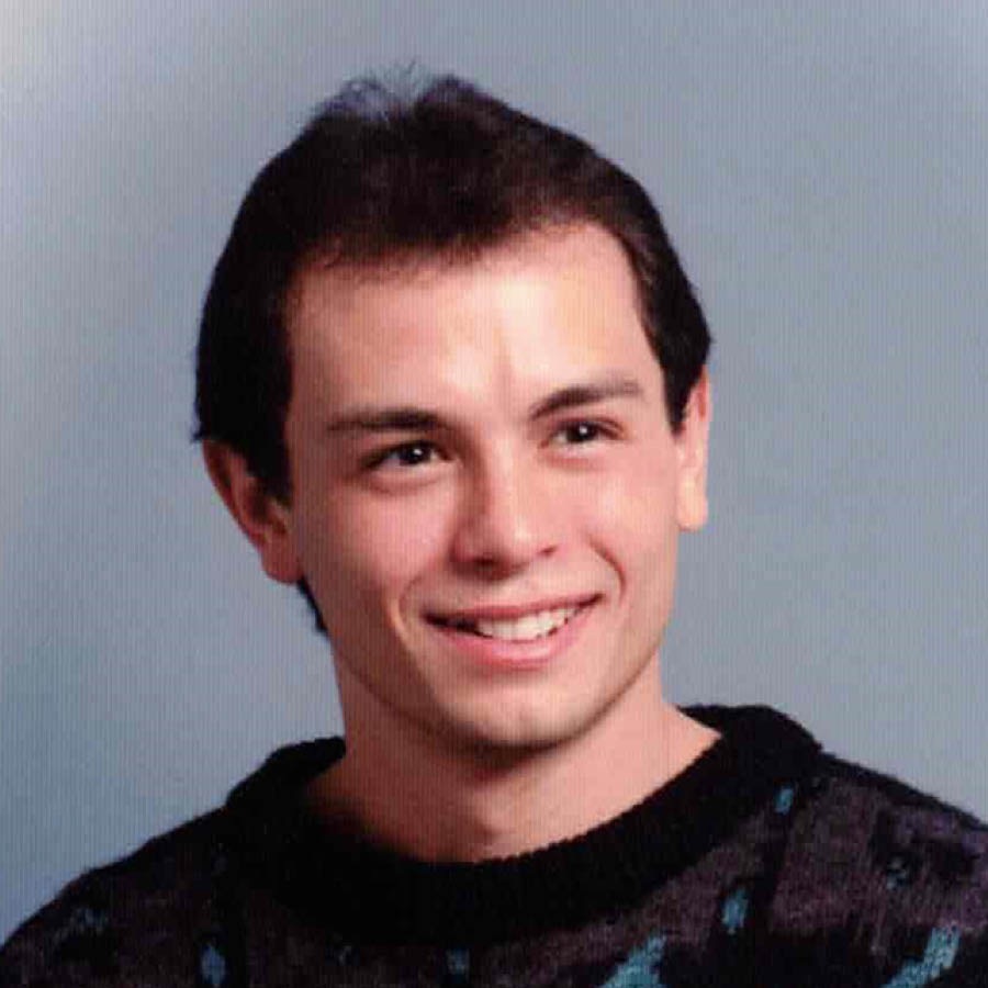 Donald Williams iha tempu joven, antes nia sai Testemuña ba Jeová.