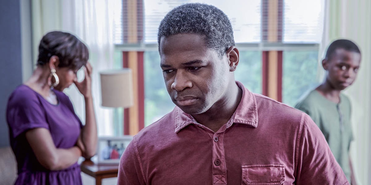 Inan-aman neʼebé sai laran-triste ba sira-nia oan joven.