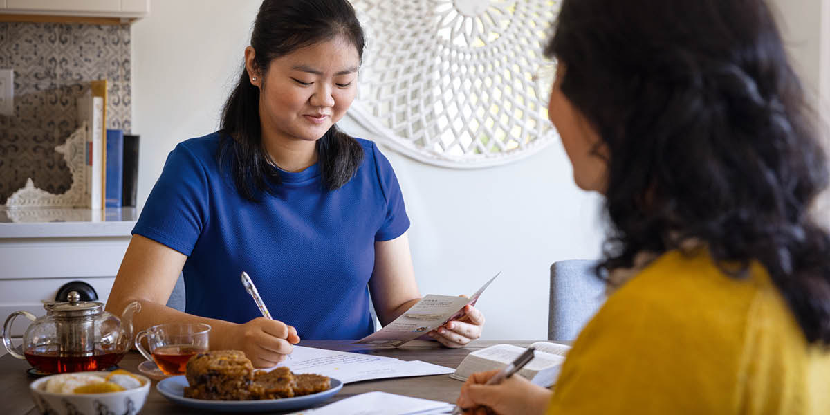 Testemuña ba Jeová naʼin-rua haklaken liuhusi karta.