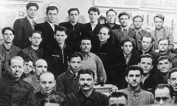 Testemuña ba Jeová iha Mordovinia, Rusia, kampu serbisu nian kuandu Memoriál iha tinan 1957