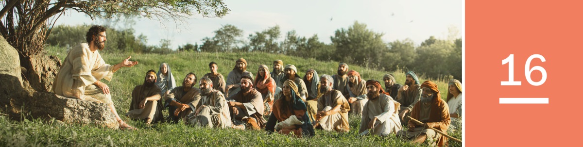 16వ పాఠం. కొండ ప్రాంతంలో కొంతమంది పురుషులకు, స్త్రీలకు యేసు బోధిస్తున్నాడు.