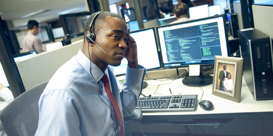 ሓደ ዘይሕጕስ ሰብኣይ ኣብ ስራሕ ብሓሳቡ ኺገይሽ ከሎ