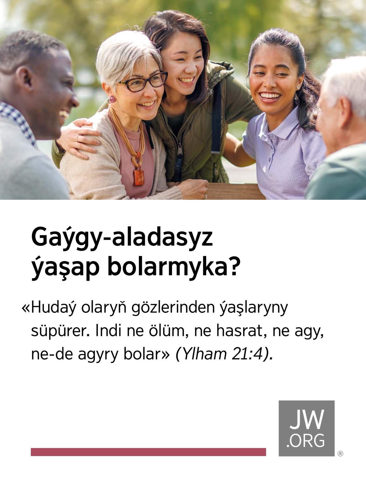 Dürli ýaşdaky adamlar seýilgähde dynç alýar.