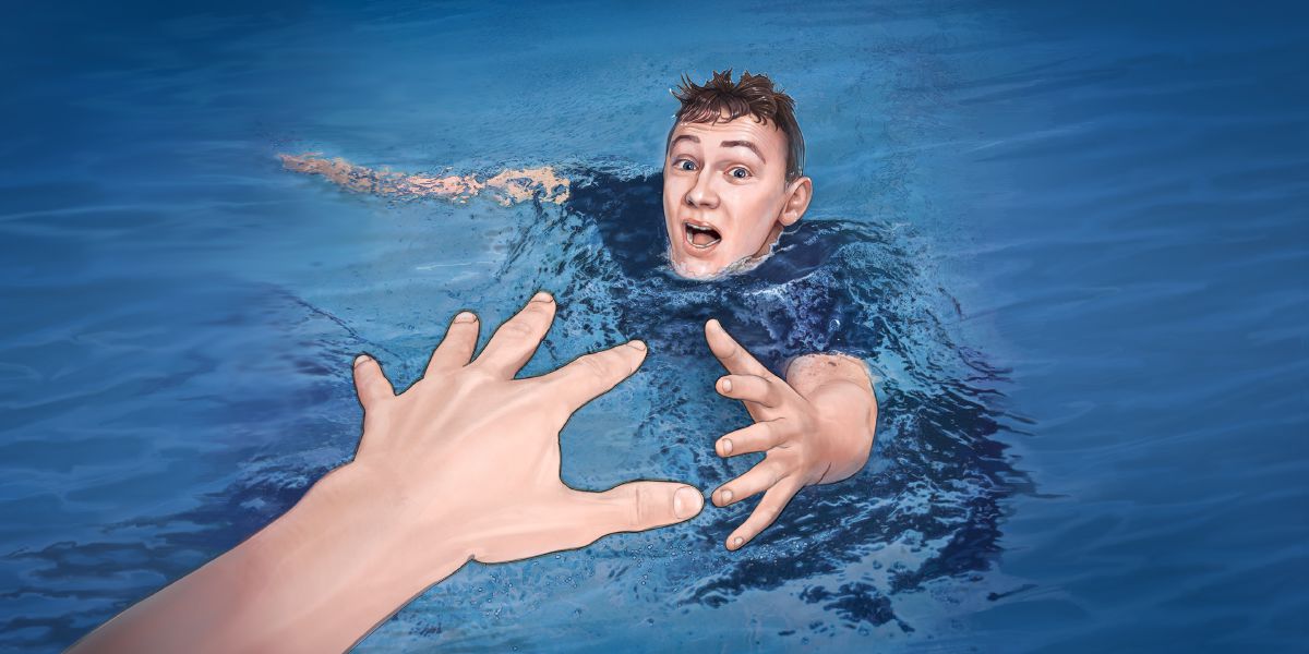 Inaabot ng isang lalaking nalulunod ang kamay ng isang tao