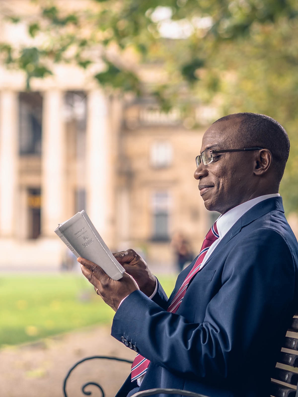 Pami kɛmɔtshi adia Bible etena kondjashinde mbɛlanɛ la luudu l’aseka lɛɛta.