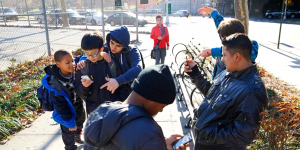 Mosimane o lalediwa ke basimane ba bangwe gore a lebe tshedimosetso e e hepisang mo founong ya selula