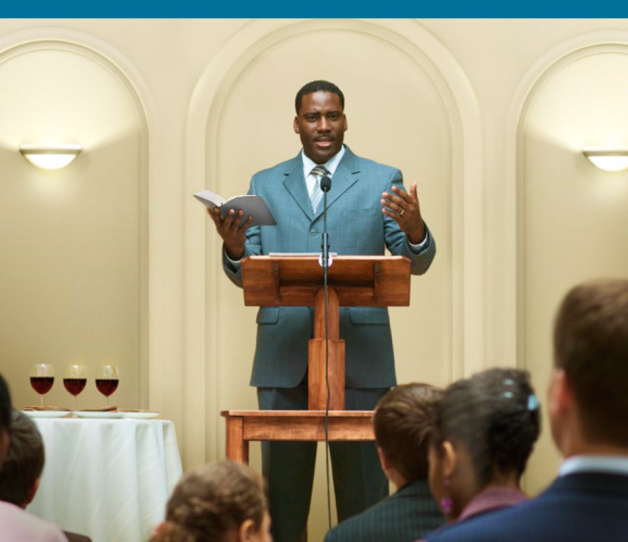 Mokaulengwe a neela puo ya Segopotso kwa Holong ya Bogosi.