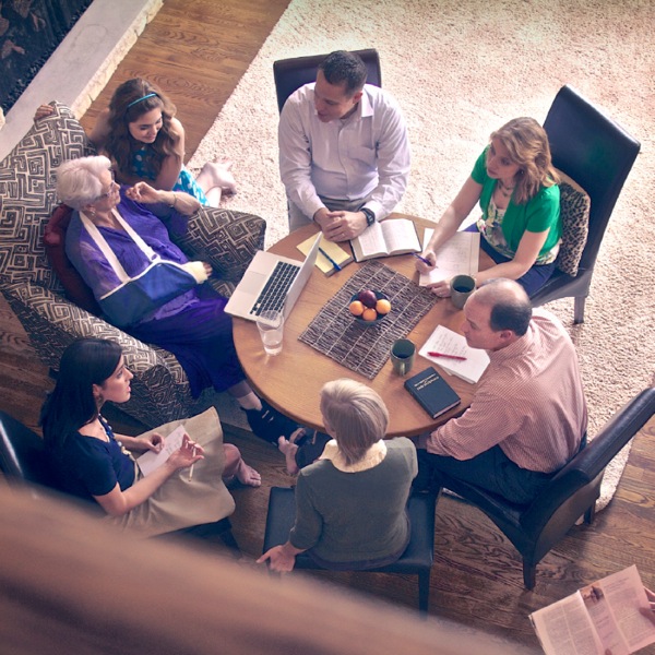 Kokoano ya ba lelapa le motsadi yo o godileng ba tlotla ka dilo tse a di tlhokang le dithulaganyo tse di tla dirwang