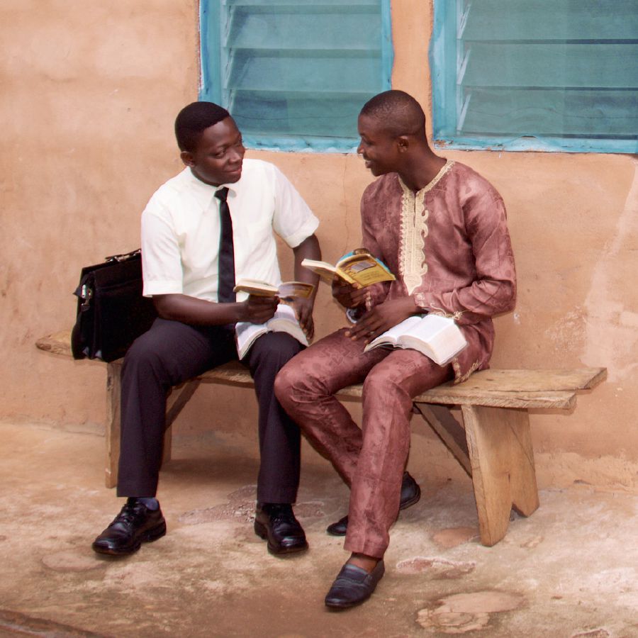 Mosupi wa ga Jehofa o ruta monna mongwe Baebele