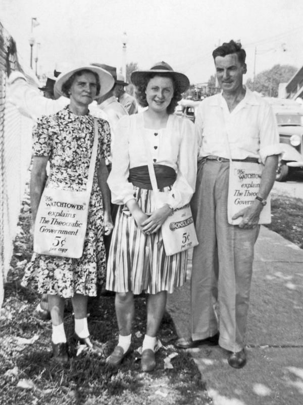 Ko Mildred Olson mo ʻene ongo mātuʻá