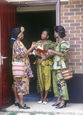 Yehova’nın Şahitleri iyi haberi duyuruyor