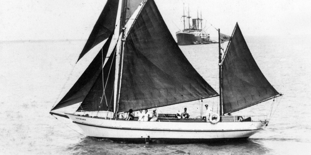 16 metrelik Lightbearer yelkenlisi