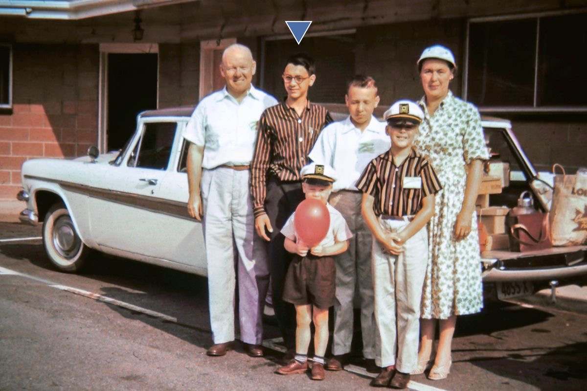Russell enga tumbi sapichuepka, familia Hutcheson jingoni jarhasti karrurhu máekandu.