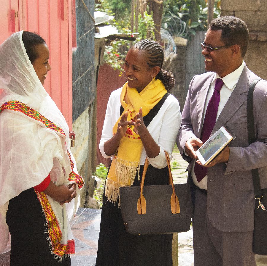 Te hoê tane e ta ’na vahine faaipoipo i roto i te pororaa