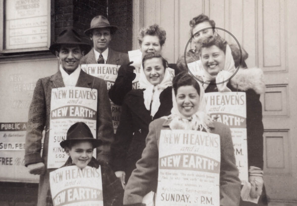 Li Camilla xchiʼuk jayvoʼ ermanoetik chcholik mantal ta mukʼta vunetik xchiʼuk stsakojik bikʼtal foyetoetik.